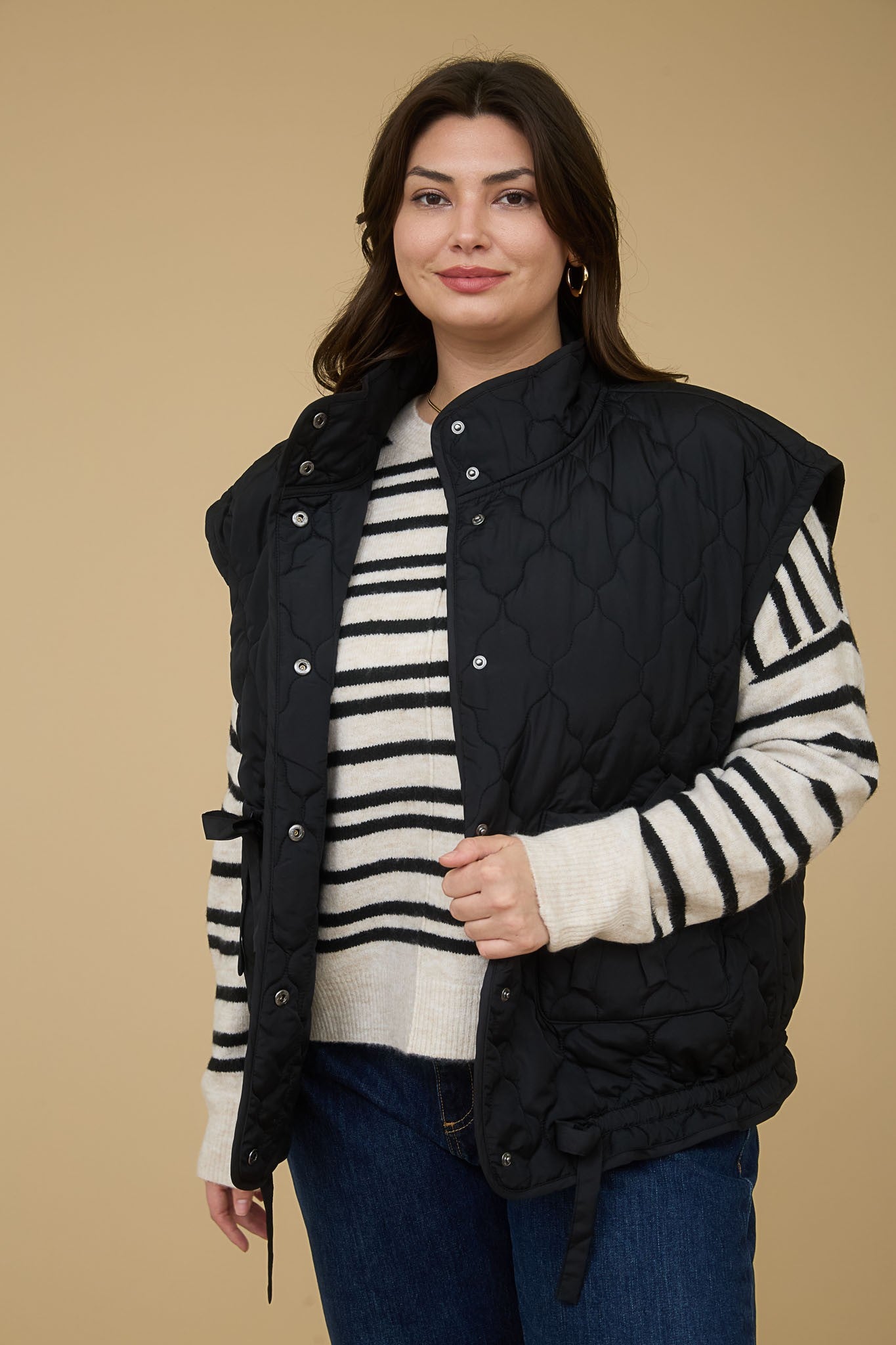 Tie Detail Snap Front Quilted Vest (Plus Size - Black)