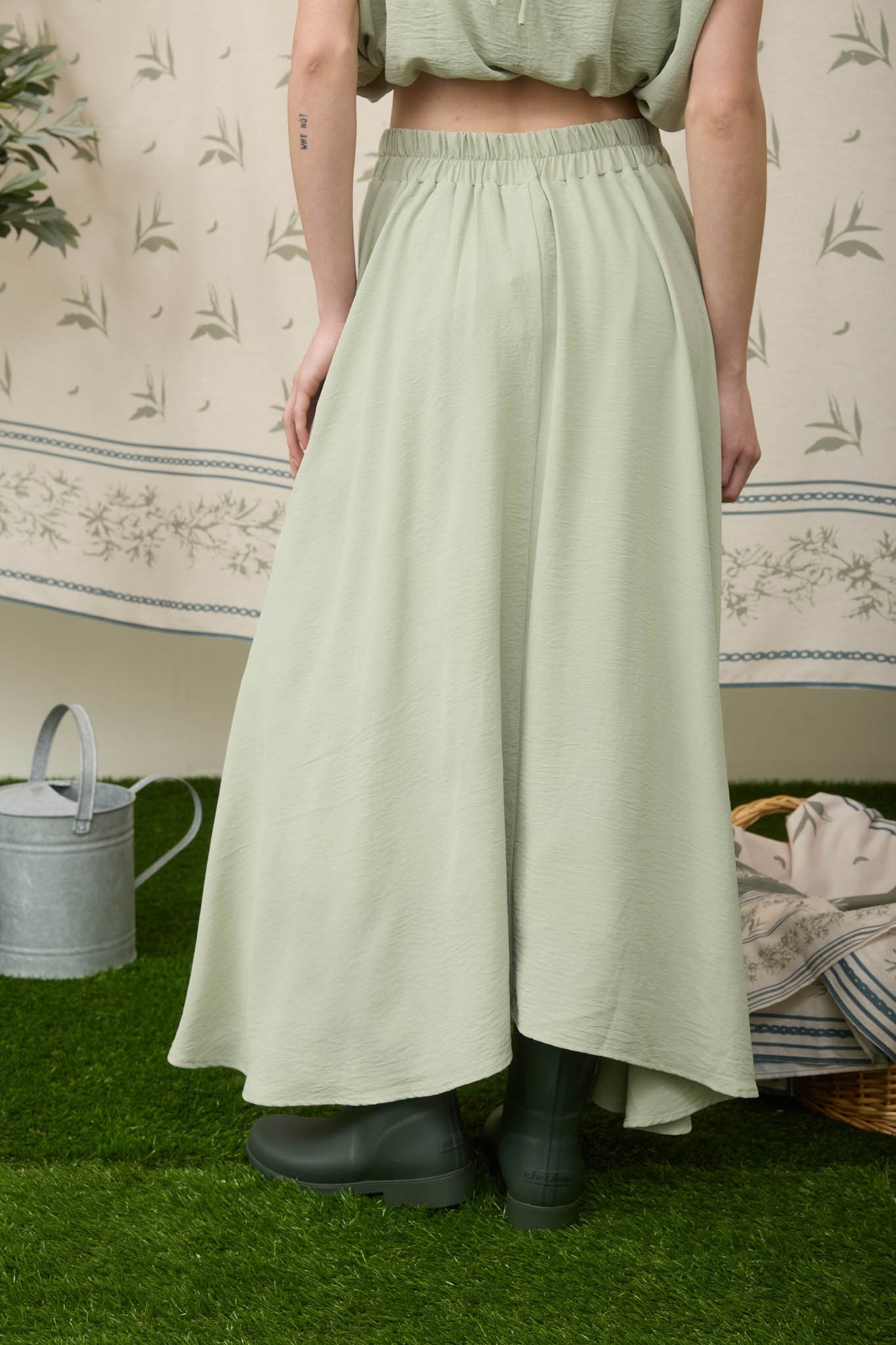 Box Pleat Elastic Waist Midi Skirt (Light Olive)
