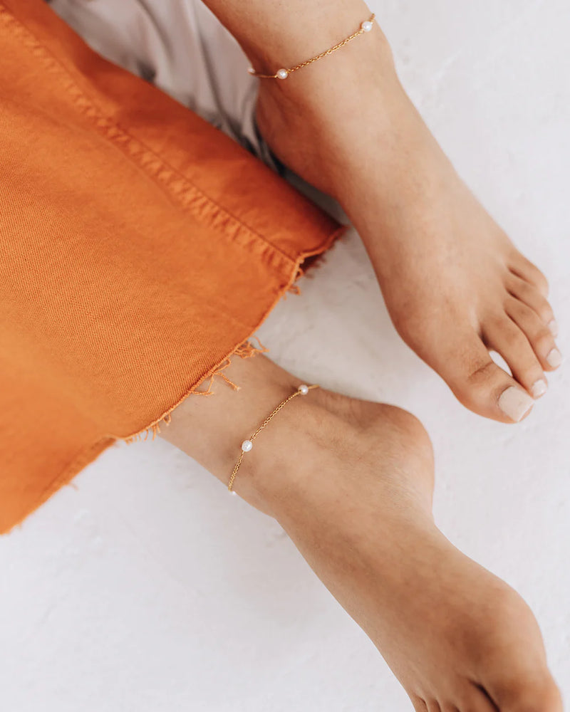 FRISCO | GOLD DELICATE PEARL ANKLET