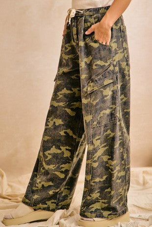 Baggy Camouflage Print Barrel Pants w/ Cargo Pockets