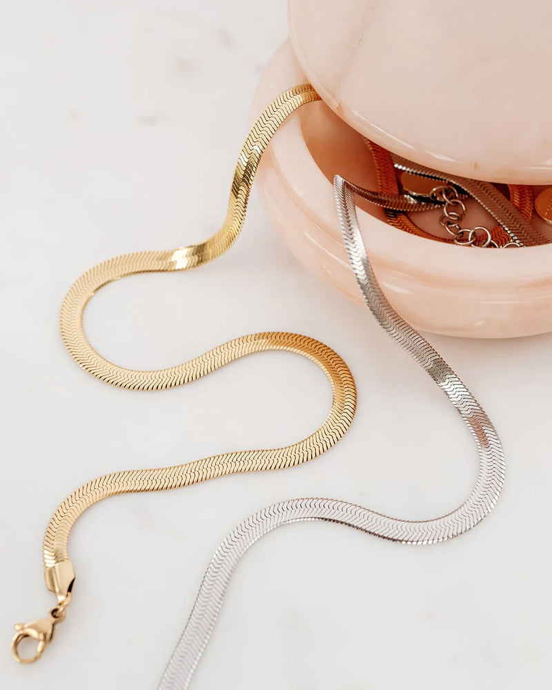 COBRA | GOLD LARGE HERRINBGONE CHAIN NECKLACE