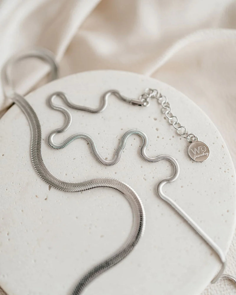 COBRA | SILVER LARGE HERRINBGONE CHAIN NECKLACE