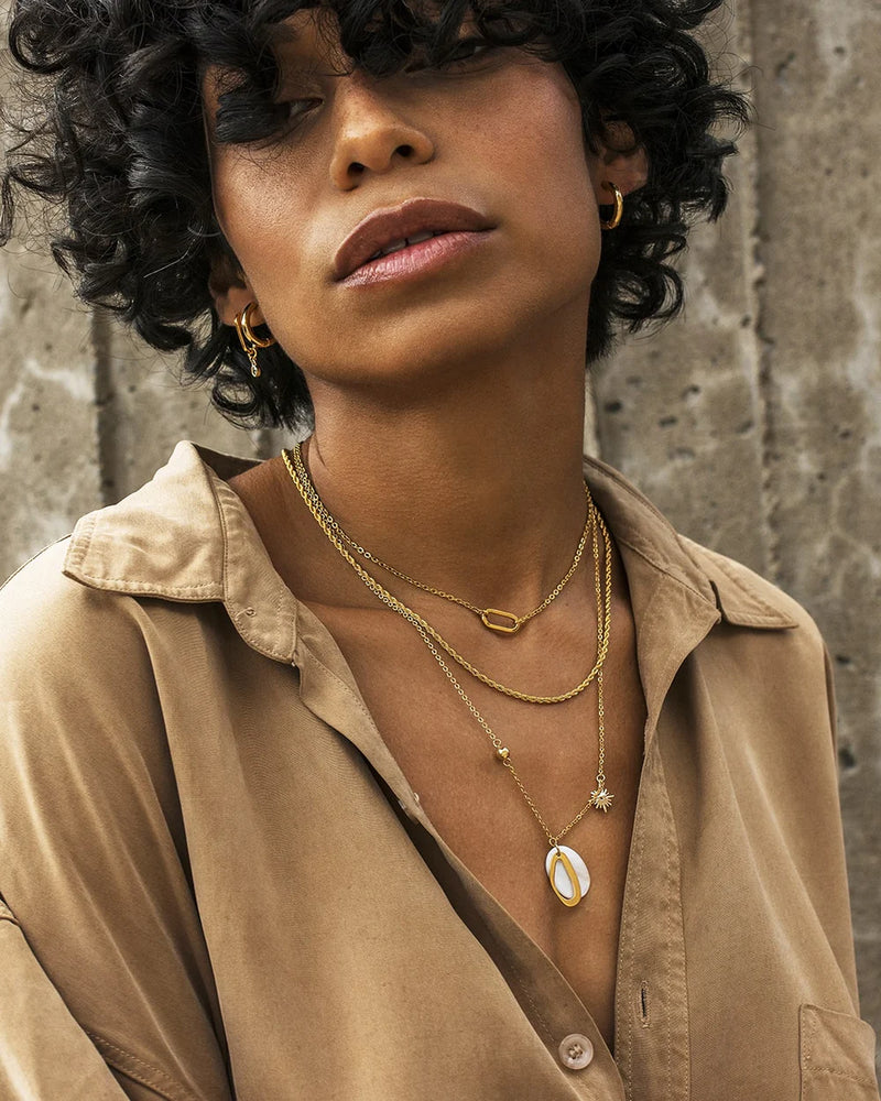 HUGGIE | GOLD MINIMALISTIC HOOP EARRINGS