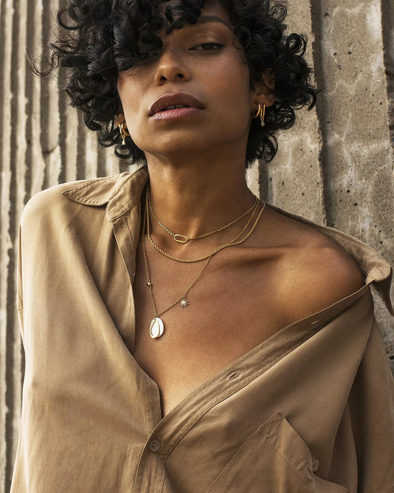 HUGGIE | GOLD MINIMALISTIC HOOP EARRINGS