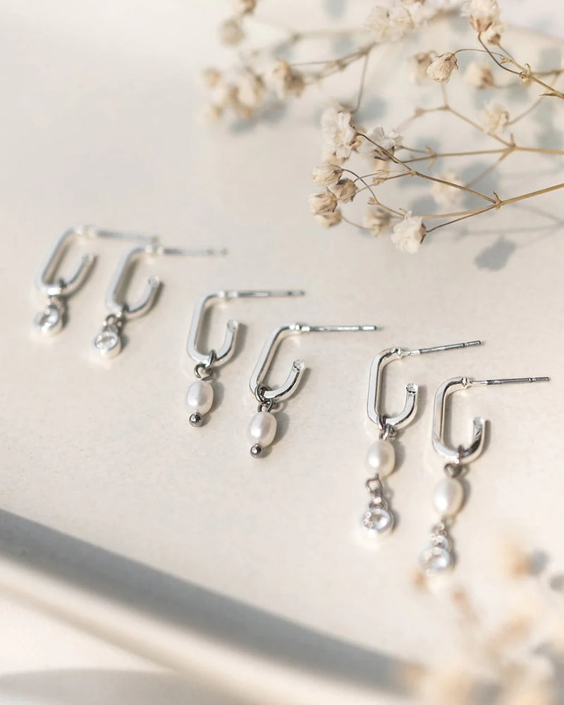 ZETA | SILVER PEARL HOOP EARRINGS