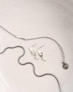 ZETA | SILVER PEARL HOOP EARRINGS