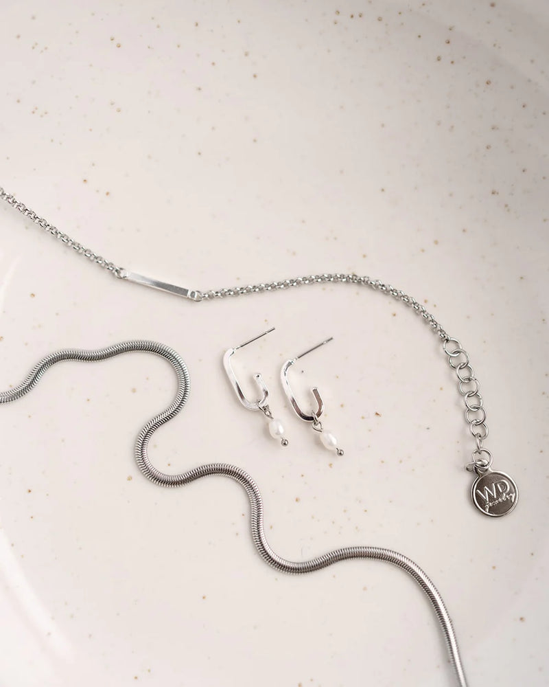 ZETA | SILVER PEARL HOOP EARRINGS