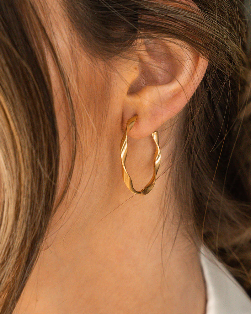 TWIST | GOLD TWISTED HOOP EARRINGS