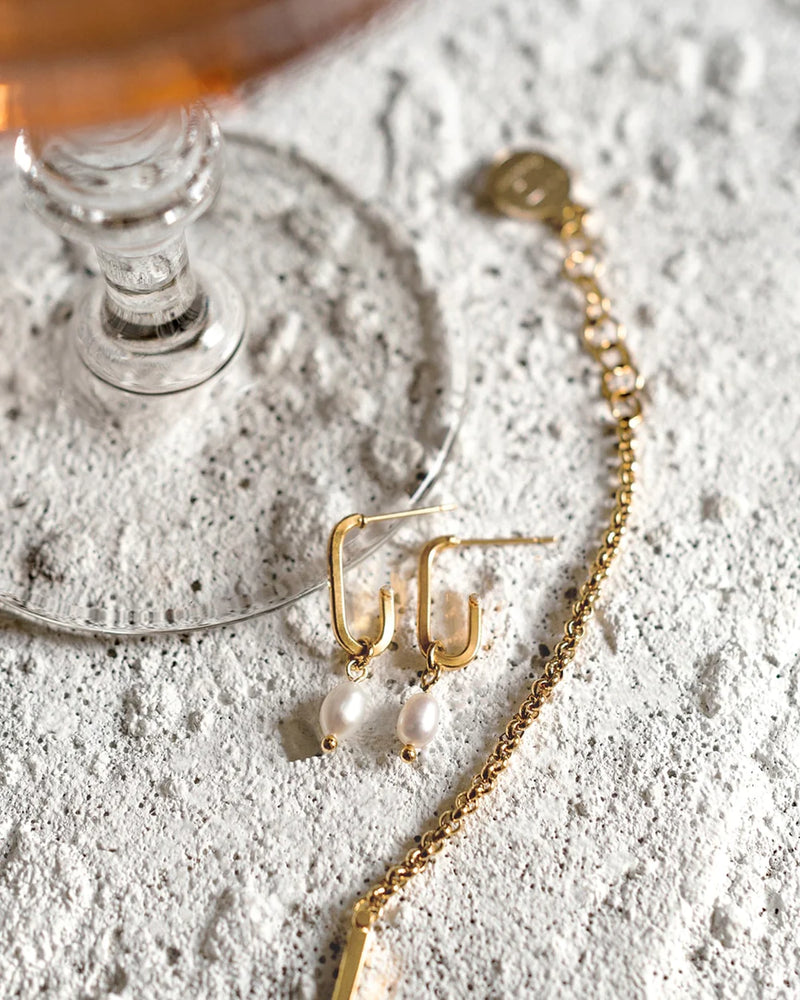 ZETA | GOLD PEARL HOOP EARRINGS