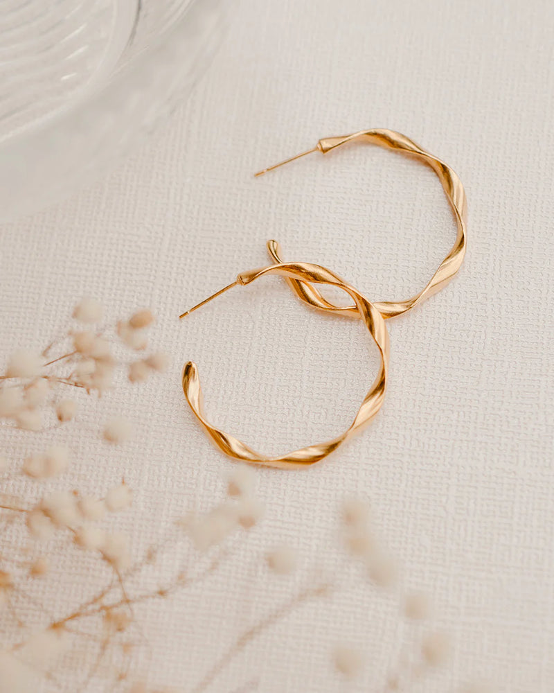 TWIST | GOLD TWISTED HOOP EARRINGS