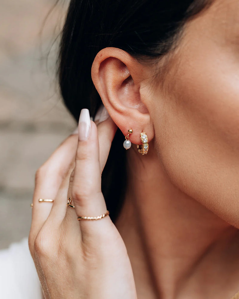 CRUZ | GOLD CRYSTAL HOOP EARRINGS