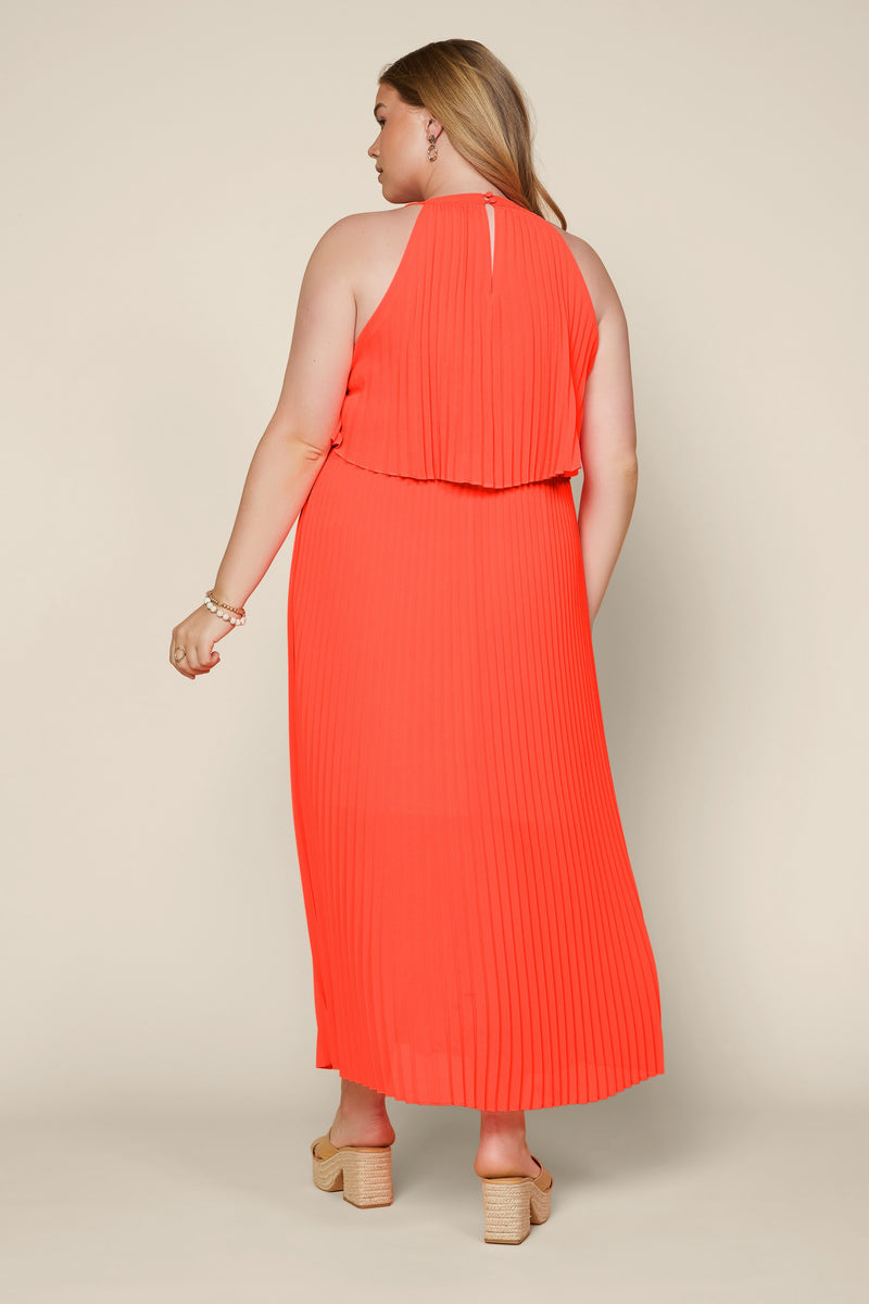 Pleated Tiered Halter Maxi Dress (Plus Size)