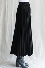Elastic Waist Velvet Maxi Skirt (Black)