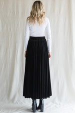 Elastic Waist Velvet Maxi Skirt (Black)