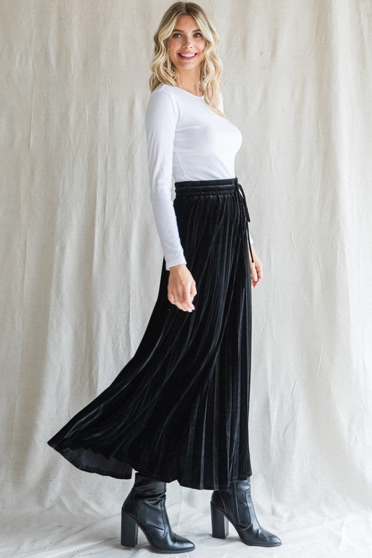 Elastic Waist Velvet Maxi Skirt (Black)
