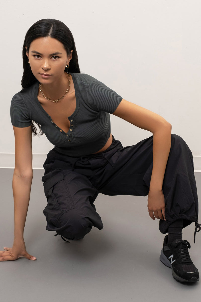 Cropped Snap Button Top (Dark Green)