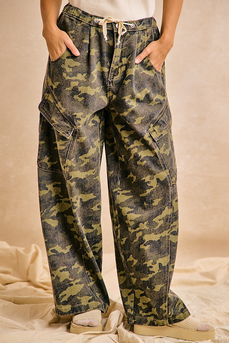 Baggy Camouflage Print Barrel Pants w/ Cargo Pockets