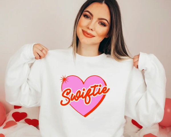 Retro "Swiftie" Heart Sweatshirt