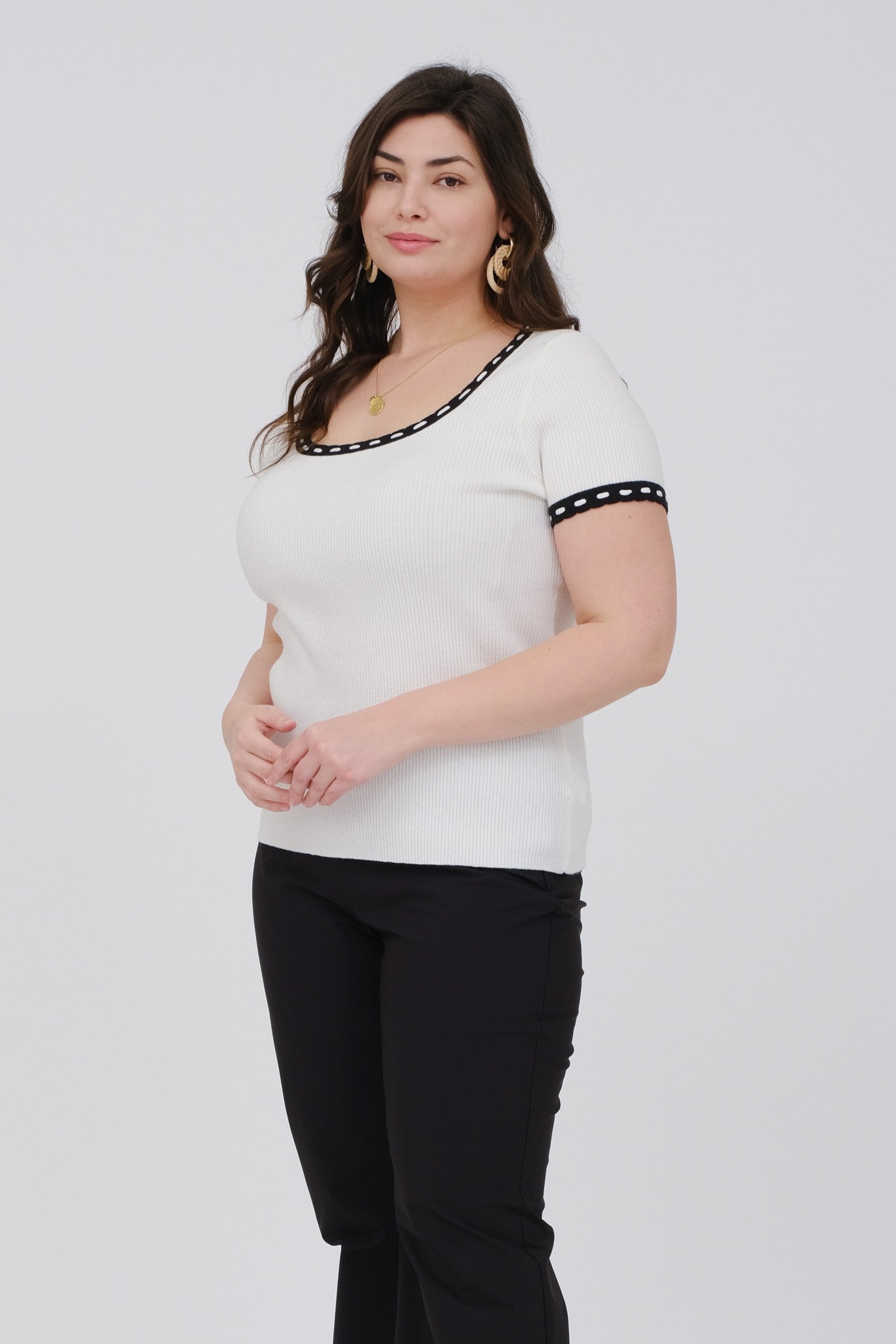Contrast Trim Short Sleeve Knit Top (Cream - Plus Size)