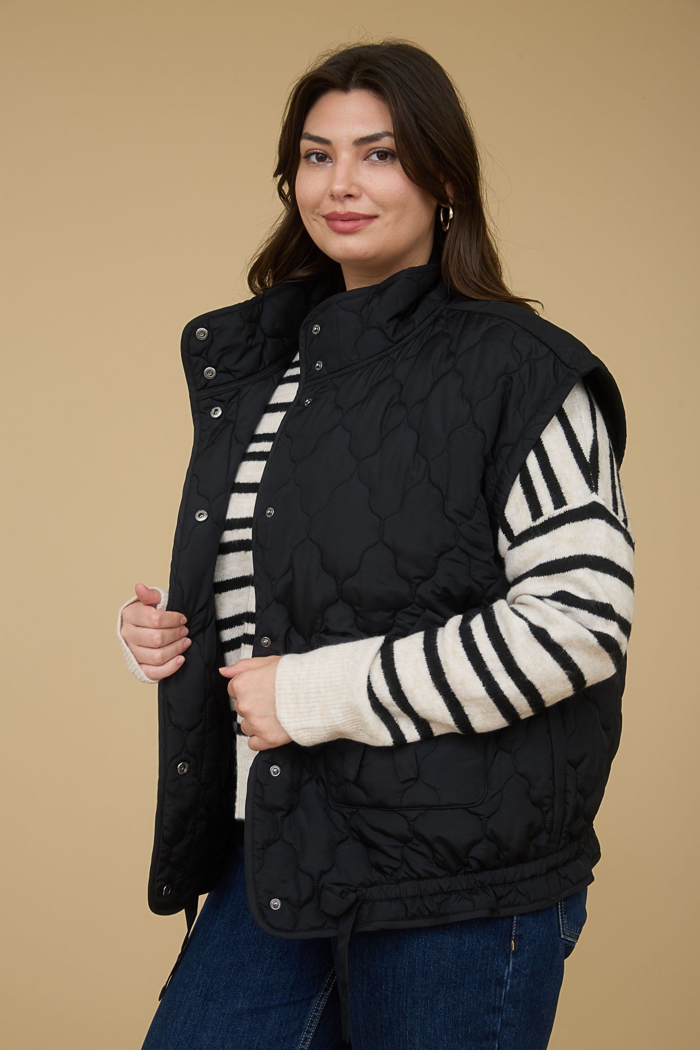 Tie Detail Snap Front Quilted Vest (Plus Size - Black)