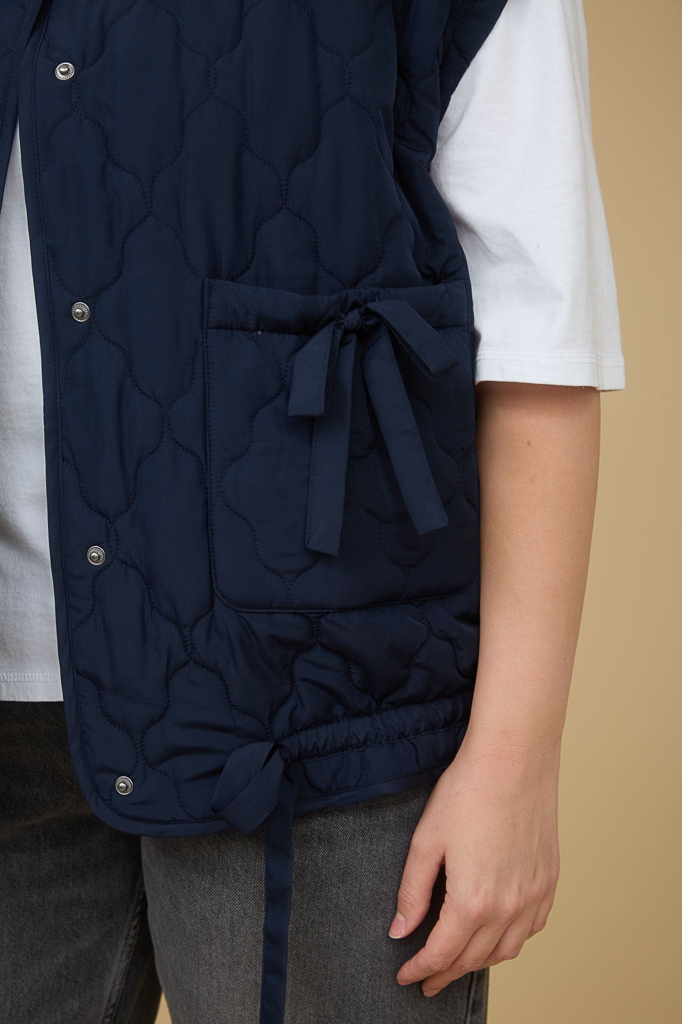 Tie Detail Snap Front Quilted Vest (Plus Size - Navy)