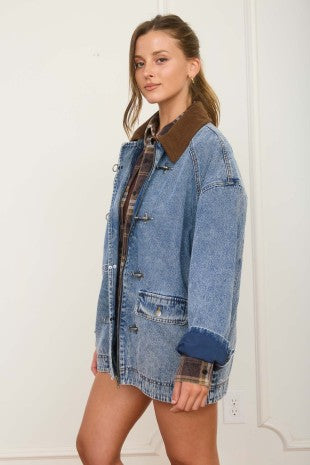 Contrast Collar Latch Hook Washed Denim Jacket
