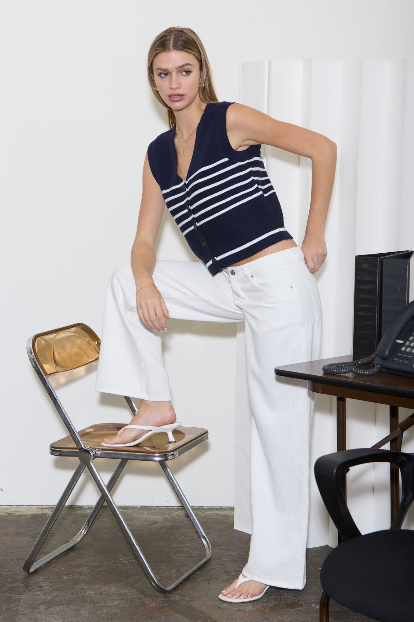 Contrast Stripe Button Knit Vest