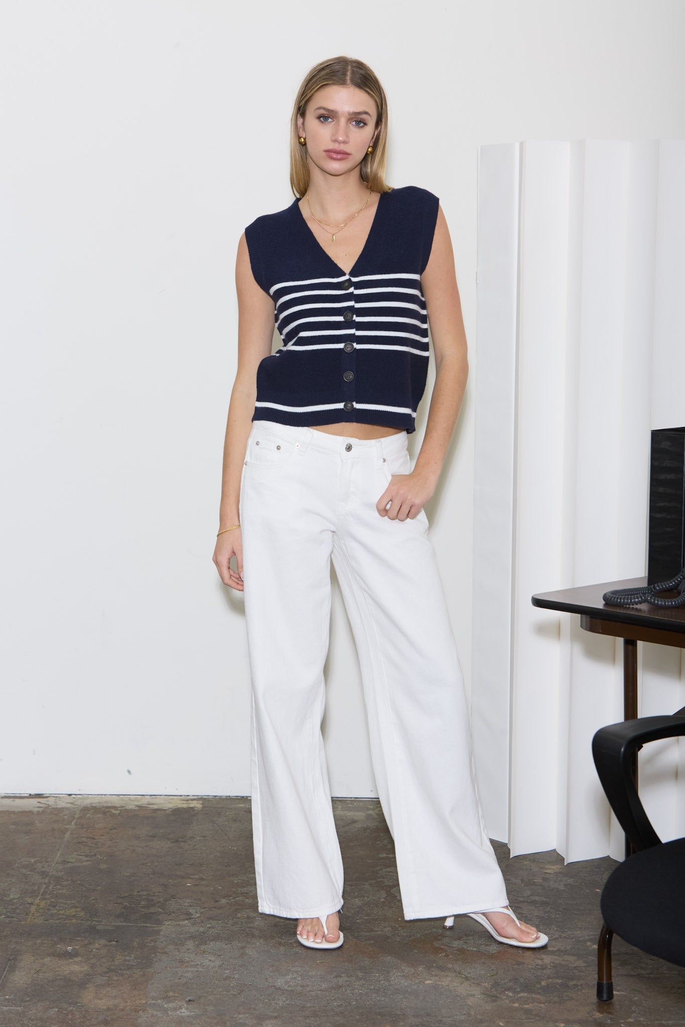 Contrast Stripe Button Knit Vest