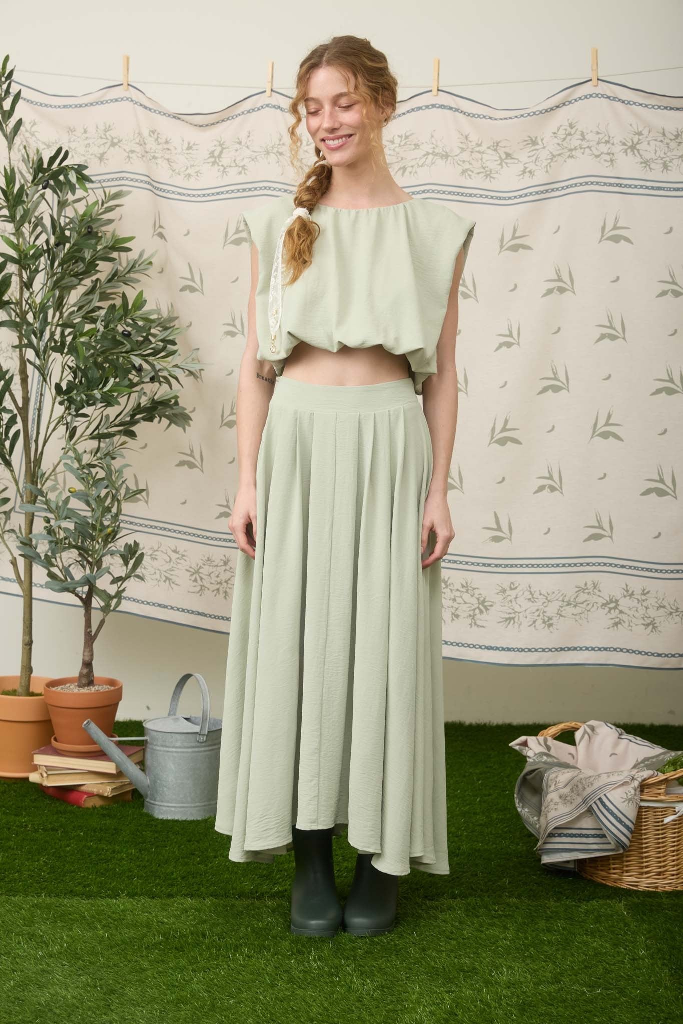 Box Pleat Elastic Waist Midi Skirt (Light Olive)