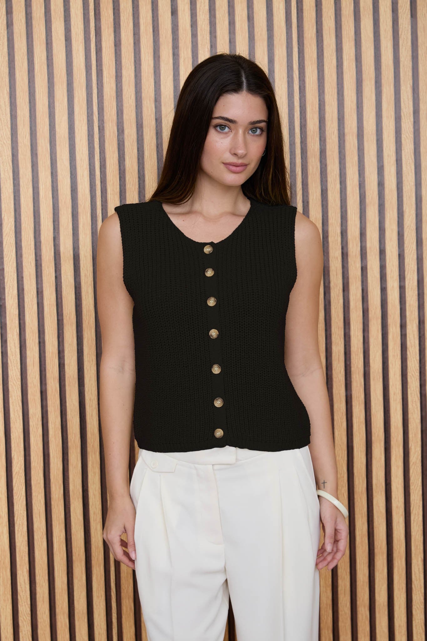 Round Neck Sleeveless Knit Top