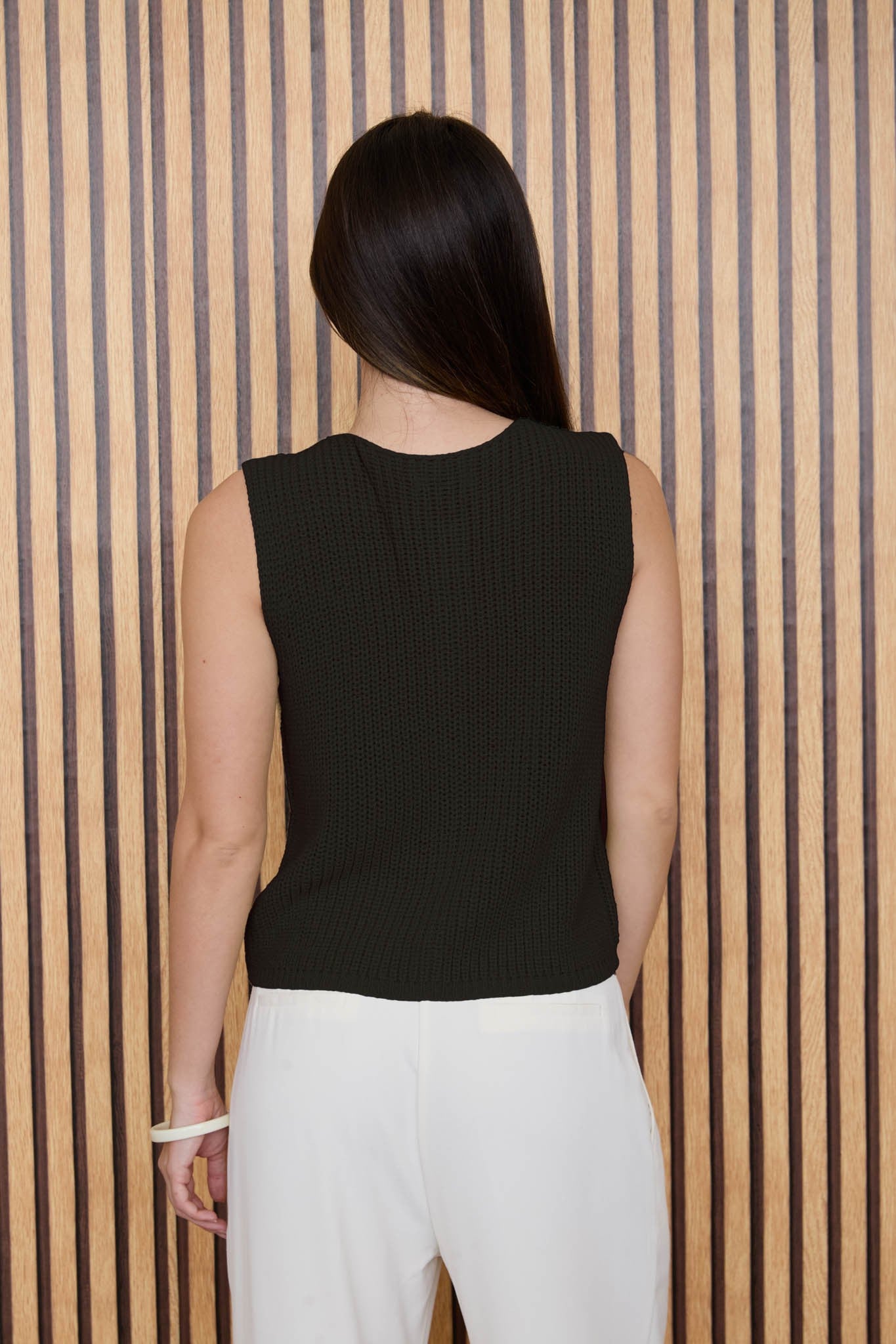 Round Neck Sleeveless Knit Top