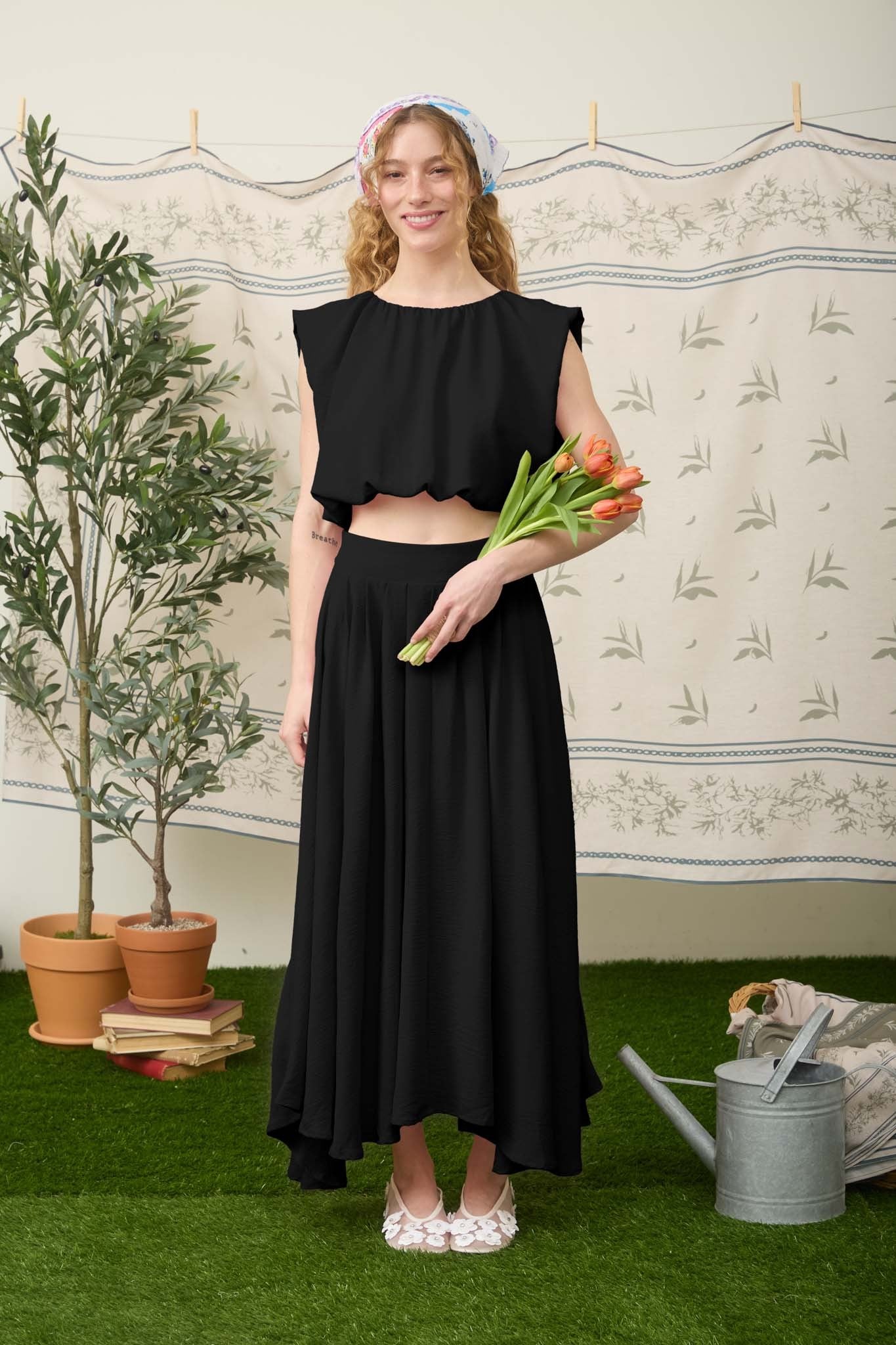 Sleeveless Balloon Hem Crop Top (Black)