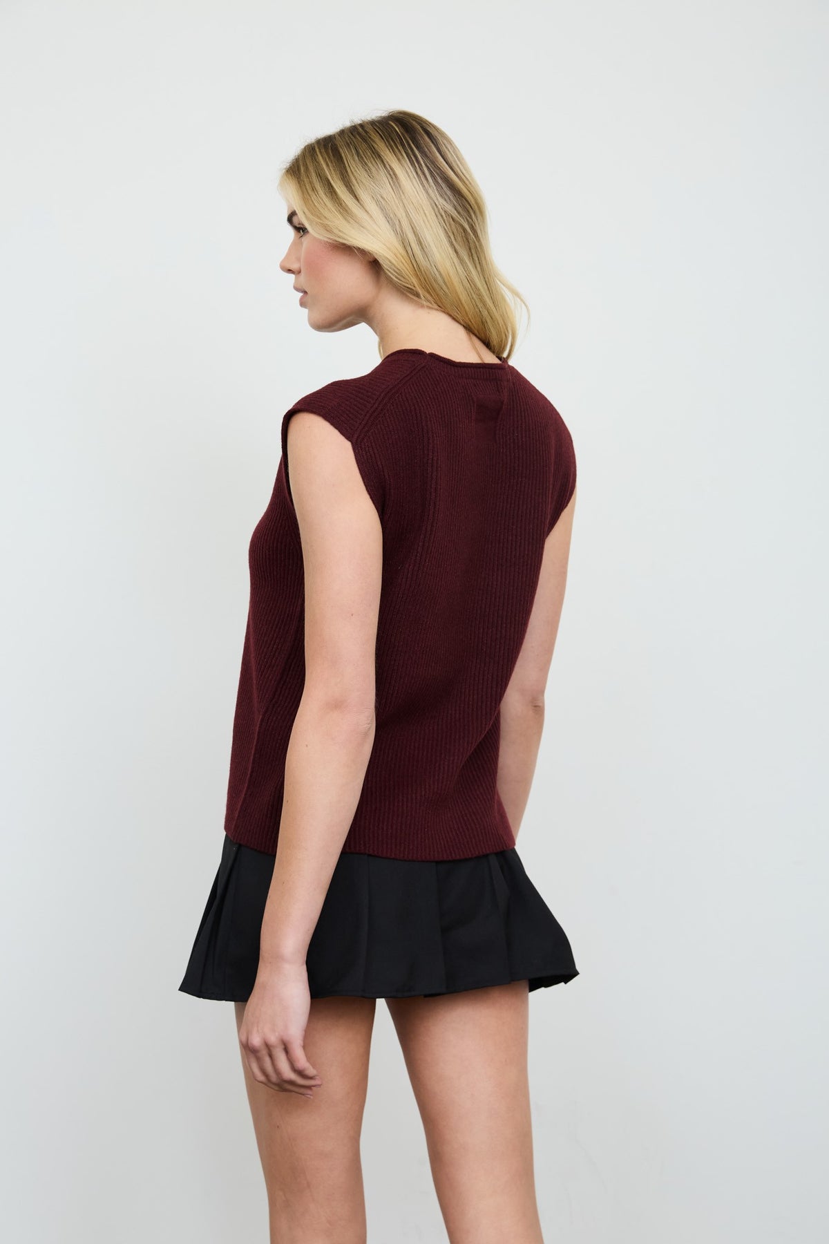 Sleeveless Ribbed Knit Sweater (Burgundy)