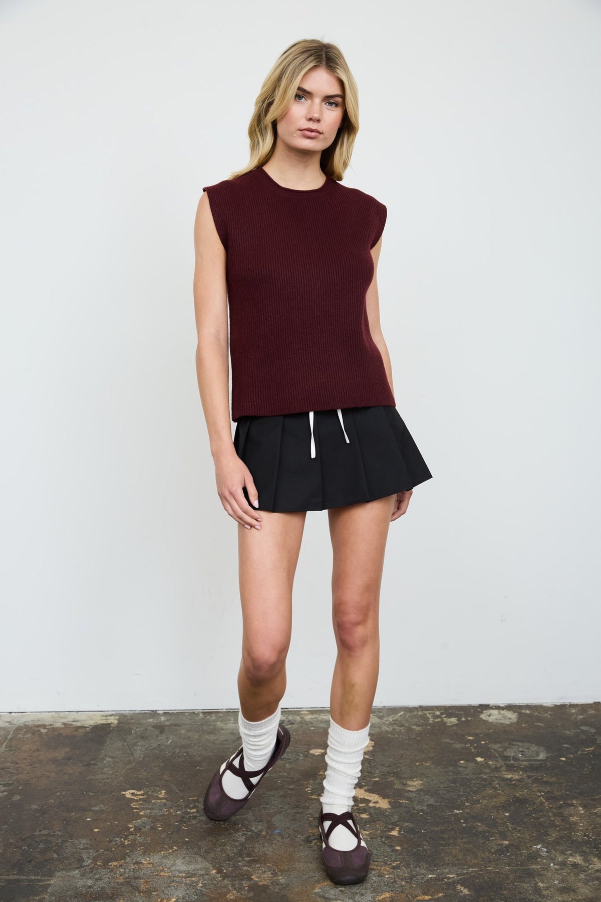 Sleeveless Ribbed Knit Sweater (Burgundy)