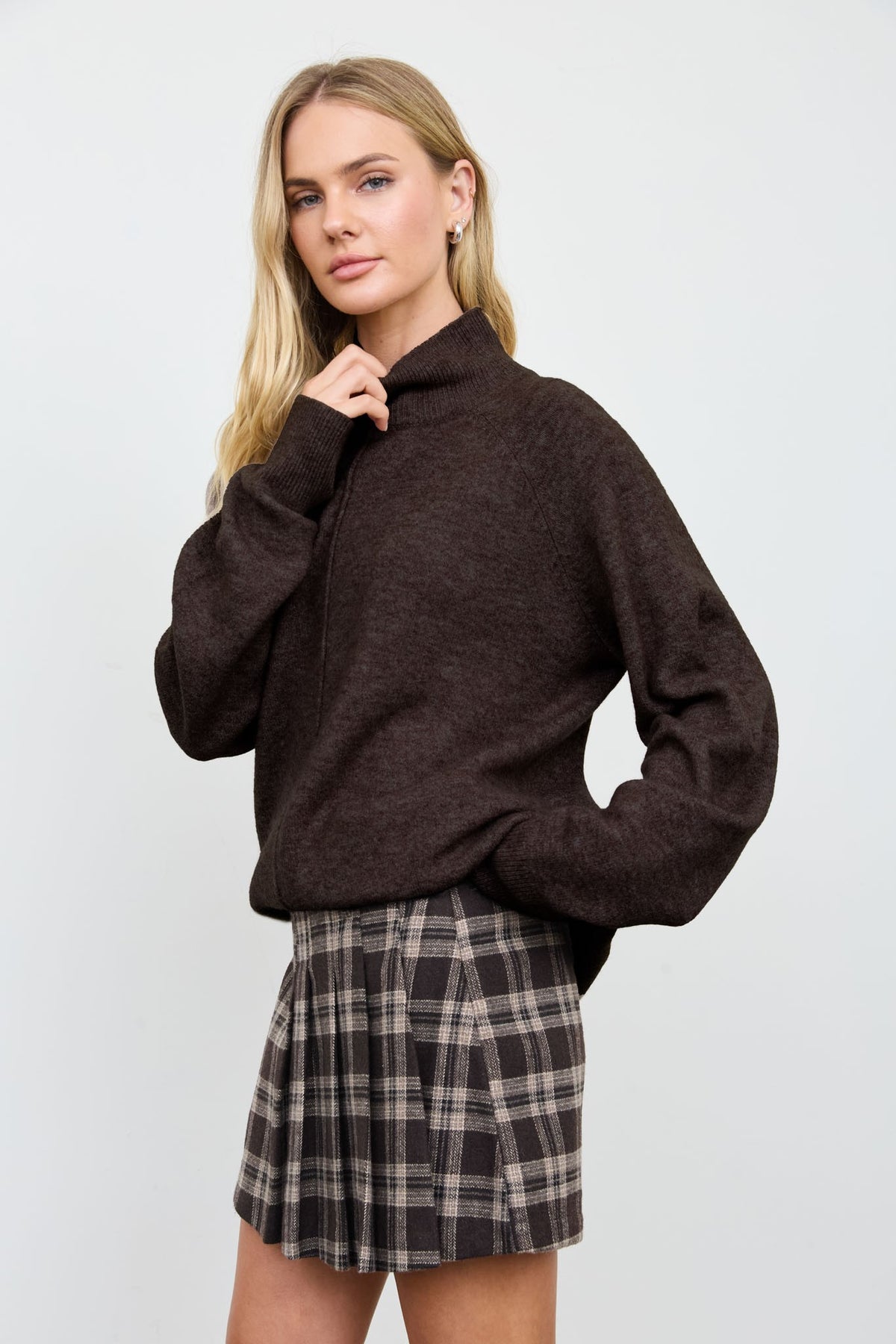 Center Seam Mock Neck Relaxed Pullover Sweater (Cocoa)
