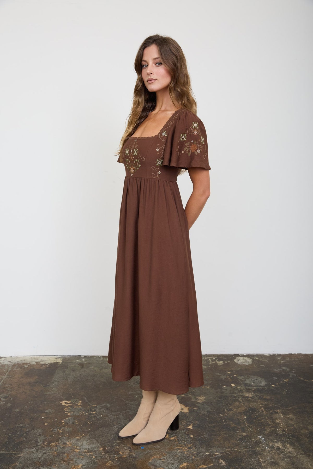 Embroidery Detail Short Sleeve Midi Dress