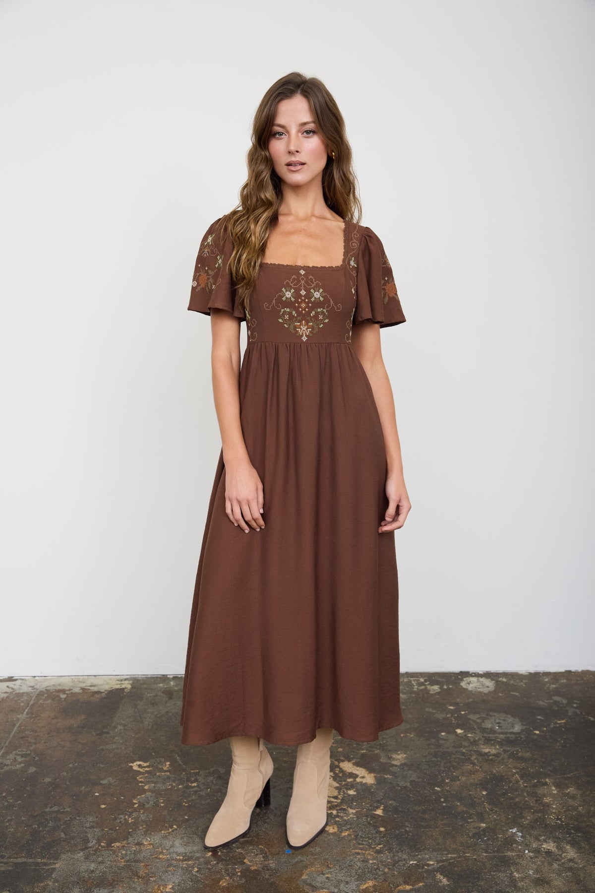 Embroidery Detail Short Sleeve Midi Dress