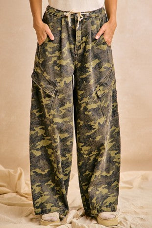 Baggy Camouflage Print Barrel Pants w/ Cargo Pockets