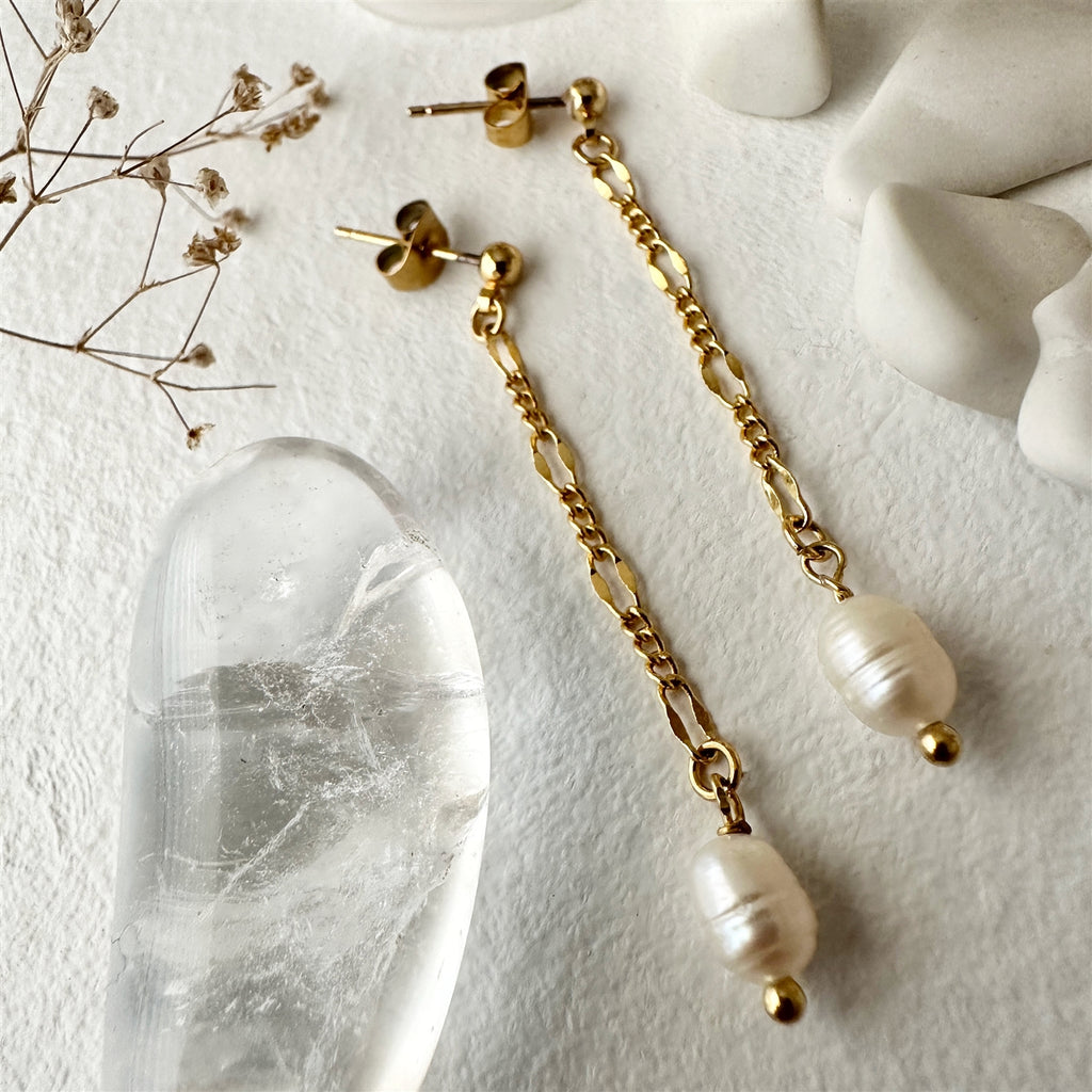 "Desdemona" Flat Link Patterned Chain and Freshwater Pearl Earrings (Gold or Silver)