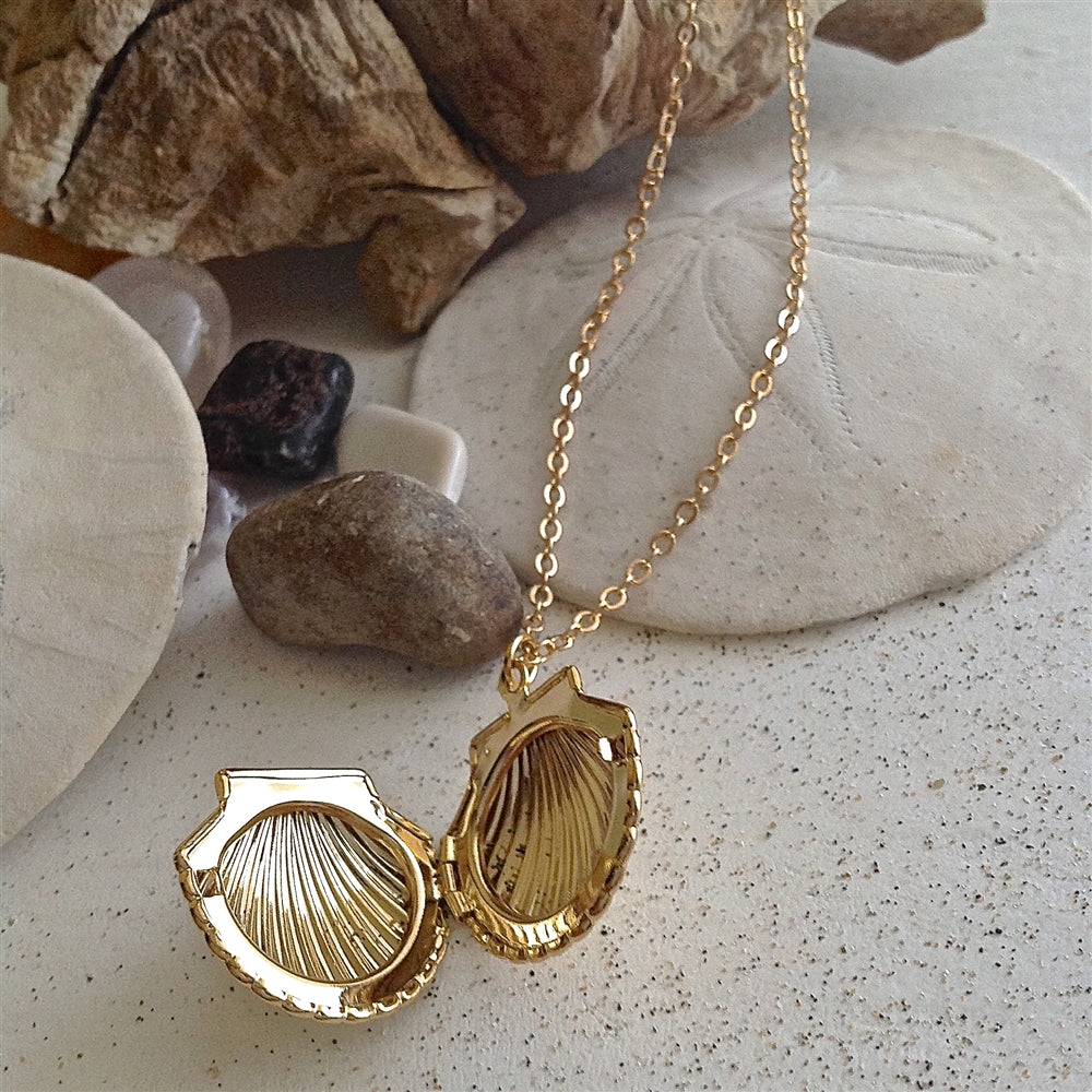"Amatheia" Sea Shell Locket (Gold)