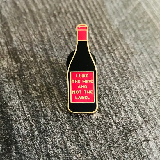 Schitt's Creek - David Rose || "I Like The Wine Not The Label" Lapel Pin